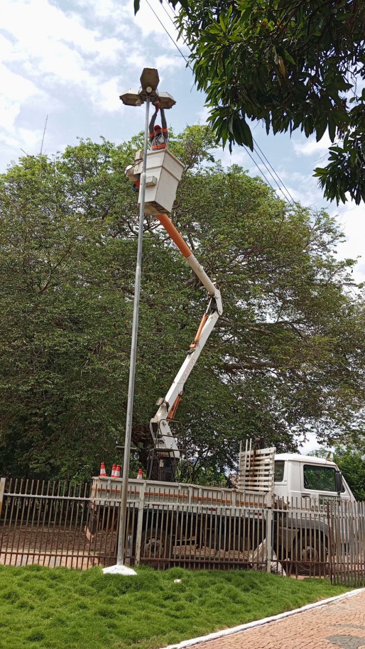 Infraestrutura de Floriano realiza quase 800 serviços de iluminação pública em janeiro