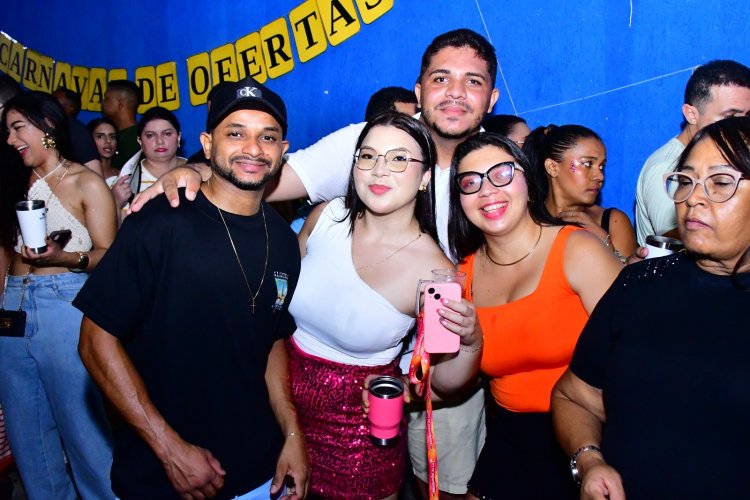 Dany Melody arrasta multidão e agita o Carnaval de Floriano neste sábado (14)