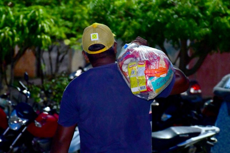 Prefeitura de Floriano distribui mais de 5 mil cestas básicas para famílias em situação de vulnerabilidade 