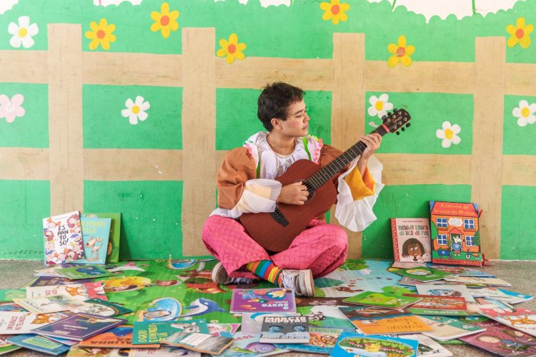Secretaria de Cultura de Floriano leva Biblioteca Itinerante à Escola Naila Bucar