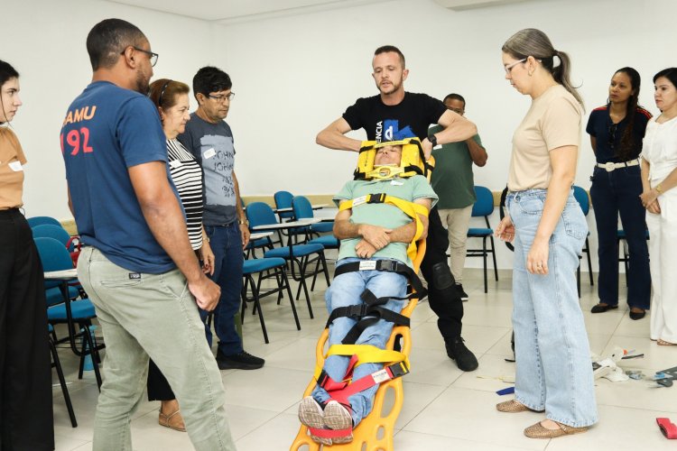 SAMU de Floriano realiza capacitação para aprimorar atendimento de urgência e emergência