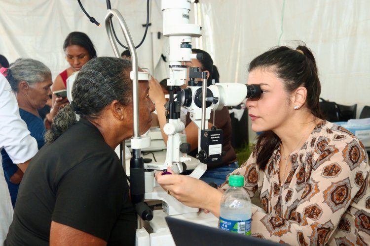 Gestores da região visitam serviços da Carreta da Oftalmologia em Floriano