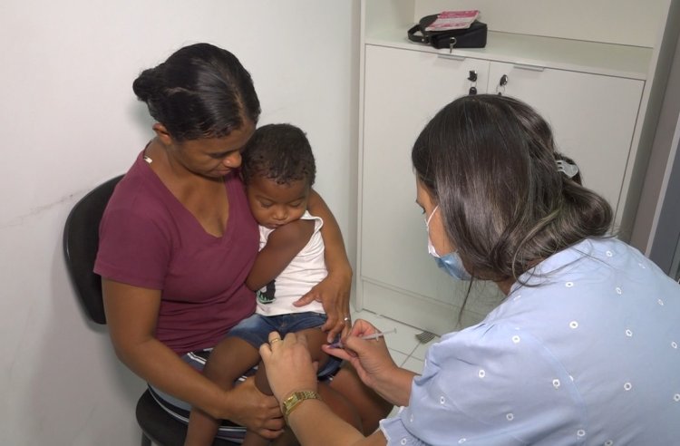 Floriano realiza Dia D de Multivacinação para atualização da caderneta de crianças e adolescentes