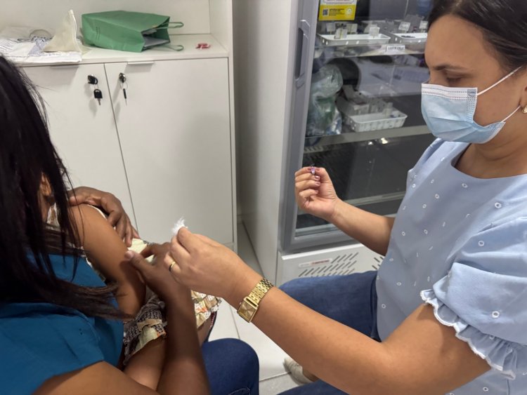 Floriano realiza Dia D de Multivacinação para atualização da caderneta de crianças e adolescentes