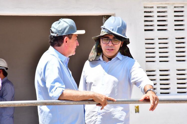 Prefeito Antônio Reis  visita obras do Esgotamento Sanitário de Floriano