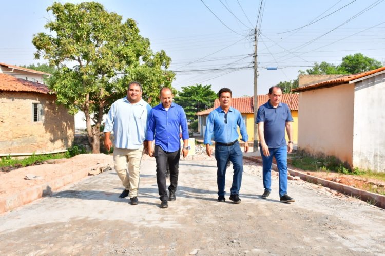 Prefeito Antônio Reis visita obras de calçamento do projeto PlanMob