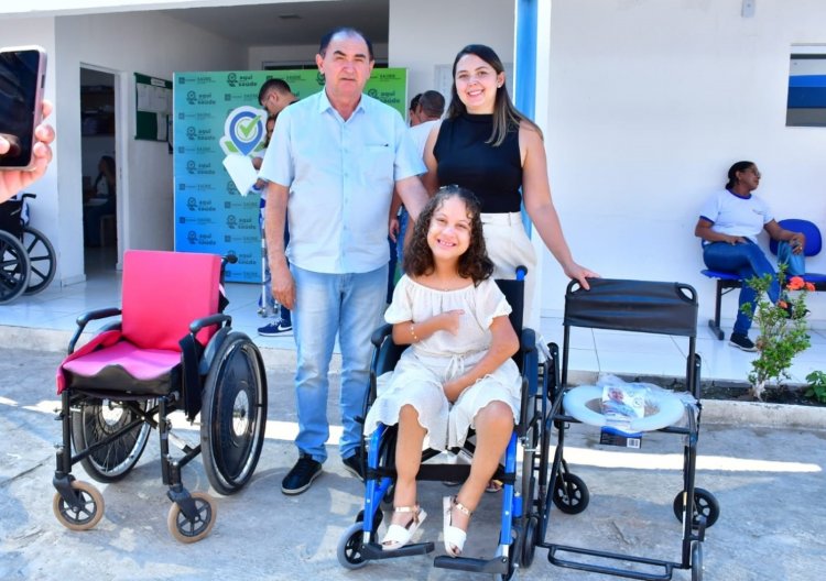 Saúde de Floriano entrega mais 30 dispositivos de locomoção e audição
