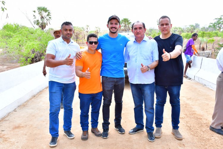 Prefeitura de Floriano entrega ponte em concreto no acesso à localidade Saco
