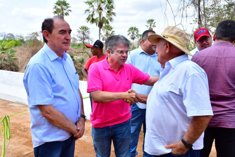 Prefeitura de Floriano entrega ponte em concreto no acesso à localidade Saco