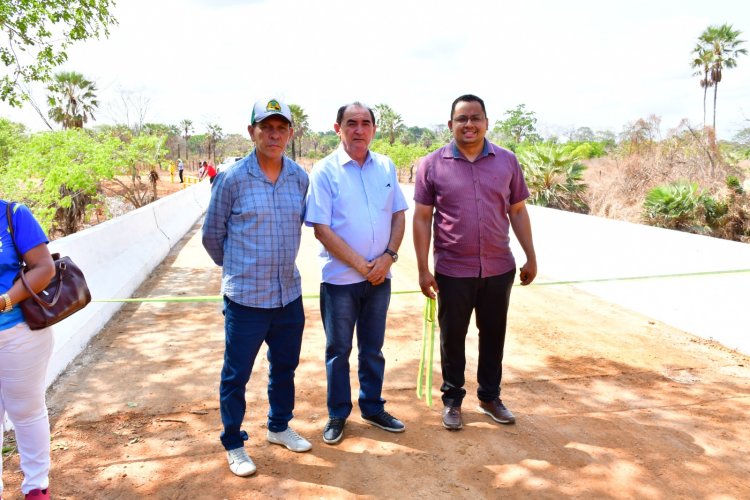 Prefeitura de Floriano entrega ponte em concreto no acesso à localidade Saco