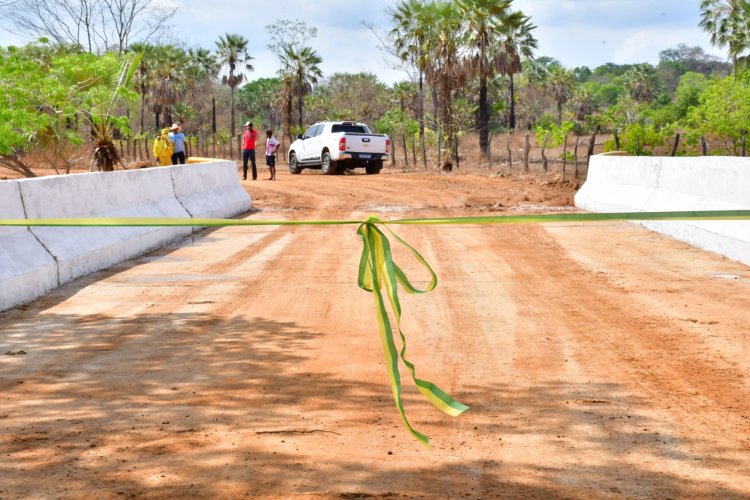 Prefeitura de Floriano entrega ponte em concreto no acesso à localidade Saco