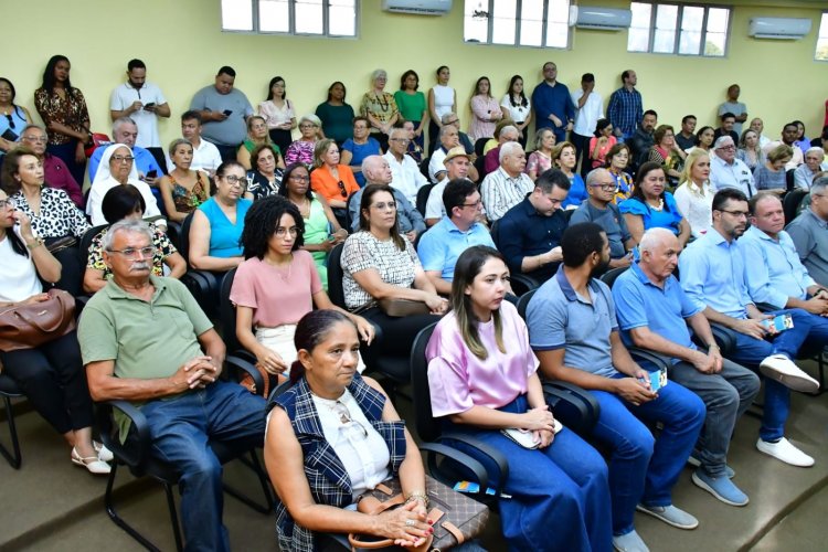 Prefeitura de Floriano inaugura auditório no Complexo Comercial do Cruzeiro