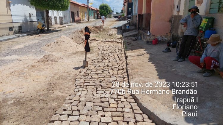 Infraestrutura: ruas de 13 bairros de Floriano recebem manutenção de tapa-buracos