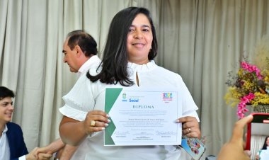 Prefeito Antônio Reis dá posse aos novos conselheiros tutelares de Floriano