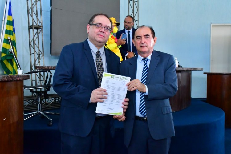 Prefeito de Floriano abre Ano Legislativo 2024 levando sua mensagem à Câmara Municipal
