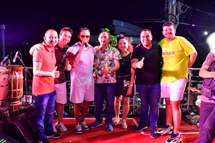 Banda Parangolé reúne multidão no primeiro arrastão do Carnaval de Floriano