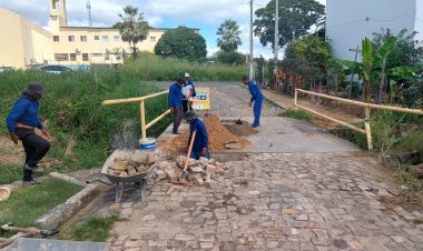 Infraestrutura de Floriano realiza obras de recuperação, iluminação, piçarramento e desobstrução de galeria no município