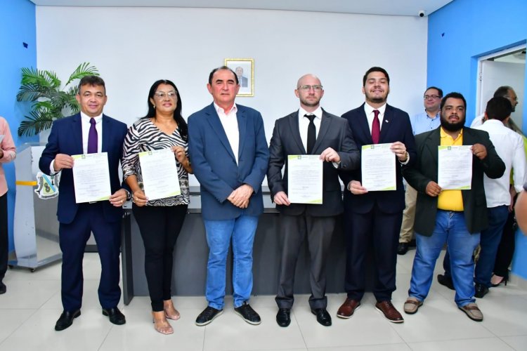 Prefeito de Floriano empossa novos secretários da gestão municipal