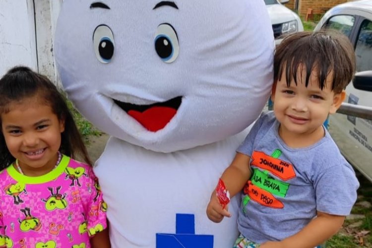 Zé Gotinha visita escolas municipais e incentiva vacinação contra Gripe