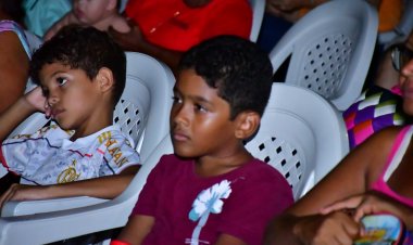 Prefeitura de Floriano promove abertura do projeto ‘Cine Social para Todos’ na praça da Bandeira 
