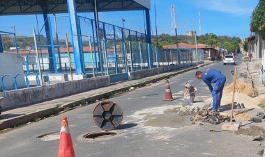 Infraestrutura realiza manutenção da pavimentação poliédrica e asfáltica em ruas de Floriano