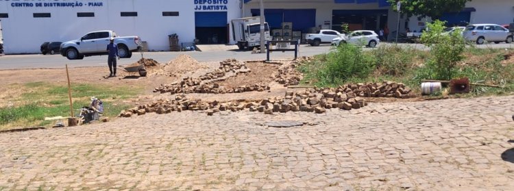 Dez bairros de Floriano são contemplados com obras de tapa-buracos