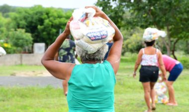 Semana Santa: Prefeitura de Floriano realiza entrega de cestas básicas a famílias das zonas urbana e rural do município 