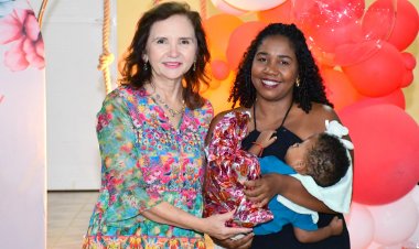 Prefeitura de Floriano realiza festa das mães para beneficiárias dos programas sociais da SEMDAS