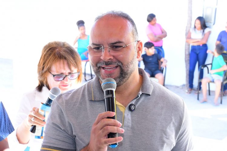 Prefeitura entrega escola completamente reformada à comunidade Exu nos 128 anos de Floriano 