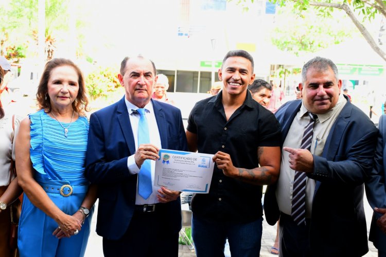Solenidade marca o Dia da Bandeira de Floriano e entrega do Selo S.I.M aos produtores
