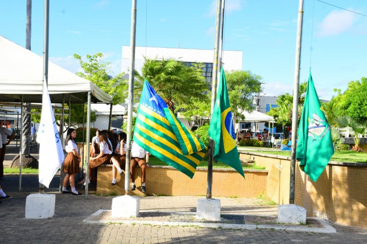 Solenidade marca o Dia da Bandeira de Floriano e entrega do Selo S.I.M aos produtores