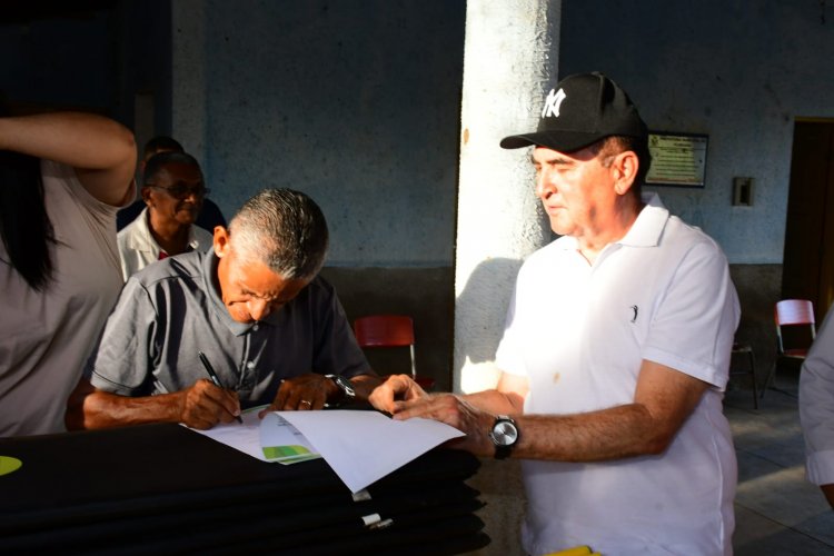 Prefeitura de Floriano entrega equipamentos para prática de atividade física na comunidade Pilões