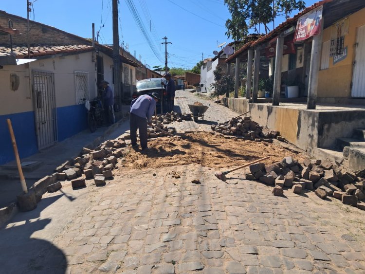 Mais de 30 vias de Floriano são contempladas com a operação tapa-buracos no mês de setembro