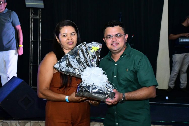 Prefeitura de Floriano celebra o Dia do Professor com festa promovida pela SEMED