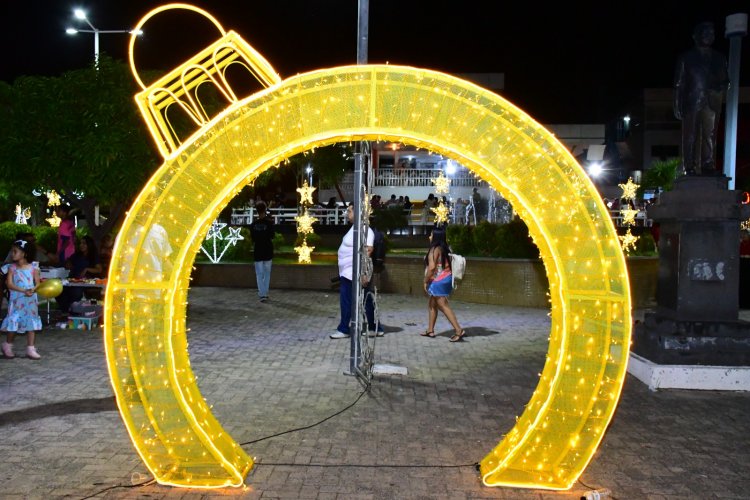 ‘Acender das Luzes’ marca abertura da programação de fim de ano da Prefeitura de Floriano