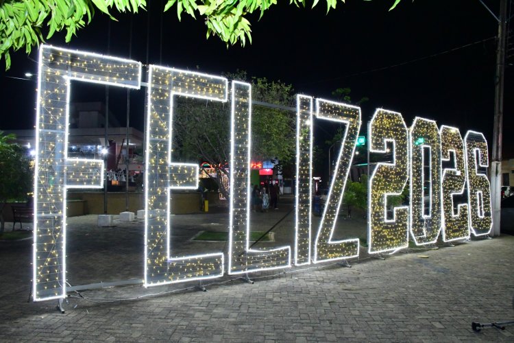 ‘Acender das Luzes’ marca abertura da programação de fim de ano da Prefeitura de Floriano