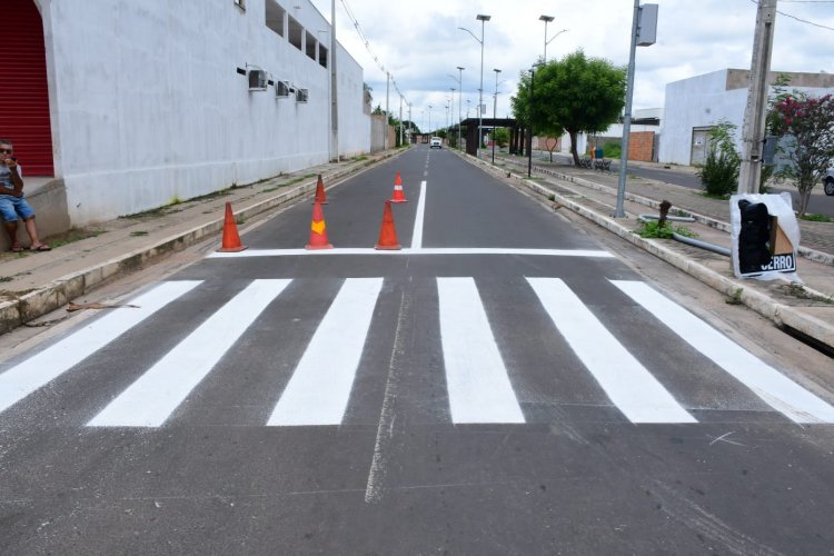 Prefeitura instala sinalização de trânsito através do OPA Floriano
