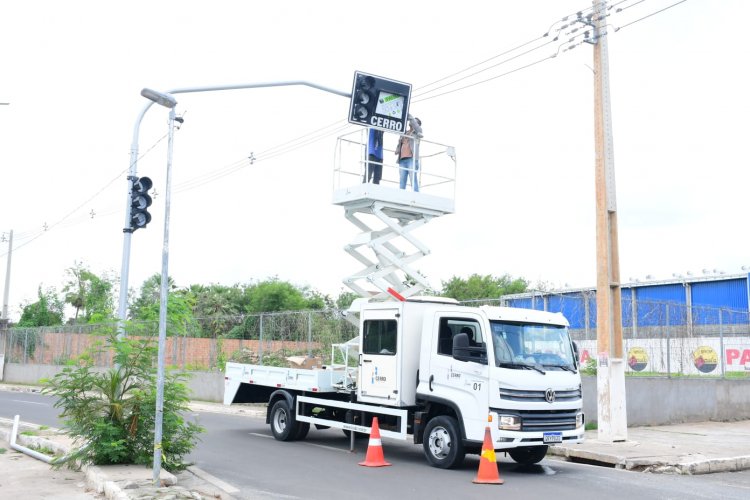 Prefeitura instala sinalização de trânsito através do OPA Floriano