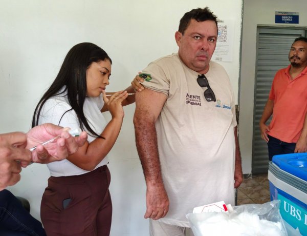 Prefeitura de Floriano reforça combate à dengue com vacinação de agentes de endemias