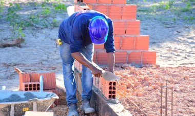 Equipe da Prefeitura de Floriano acompanha obras de reforma e ampliação em UBSs e escolas municipais