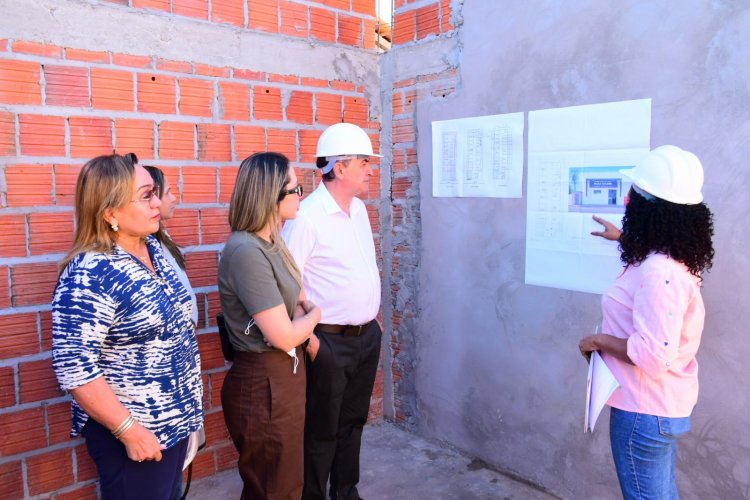 Equipe da Prefeitura de Floriano acompanha obras de reforma e ampliação em UBSs e escolas municipais