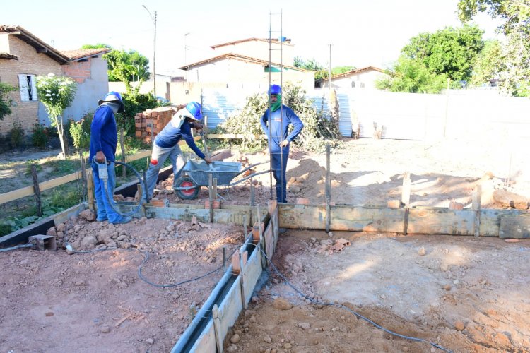 Equipe da Prefeitura de Floriano acompanha obras de reforma e ampliação em UBSs e escolas municipais