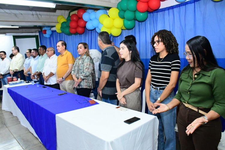 SEMED Floriano realiza entrega de livros e materiais permanentes para a Escola Raimundinha Carvalho