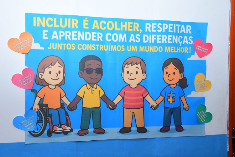 SEMED Floriano realiza entrega de livros e materiais permanentes para a Escola Raimundinha Carvalho