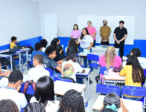 Ação do Selo UNICEF leva orientação sobre gravidez na adolescência e atualização vacinal à Escola Padre Pedro Oliveira