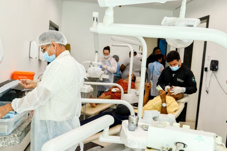 Prefeitura de Floriano entrega 100 próteses dentárias e transforma sorrisos no 3º Mutirão de Saúde Bucal