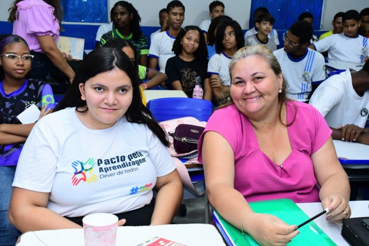 Ação do Selo UNICEF leva orientação sobre gravidez na adolescência e atualização vacinal à Escola Padre Pedro Oliveira
