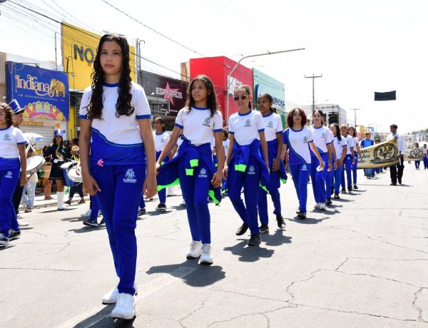Desfile de 7 de Setembro reúne escolas e instituições e celebra os 204 anos da Independência do Brasil em Floriano